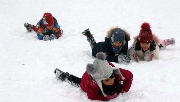 Eğitime kar engeli! Adana’nın 3 ilçesinde okullar tatil edildi