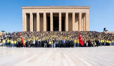 Fenerbahçeli 4500 taraftardan Anıtkabir’e ziyaret