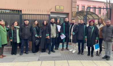 Genç avukatlardan Adalet Bakanlığı önünde protesto