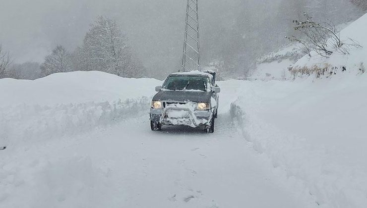 Hava soğudu, bir kent beyaza büründü! 7 köye ulaşım sağlanamıyor