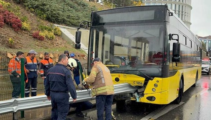 İETT otobüsü bariyerlere saplandı