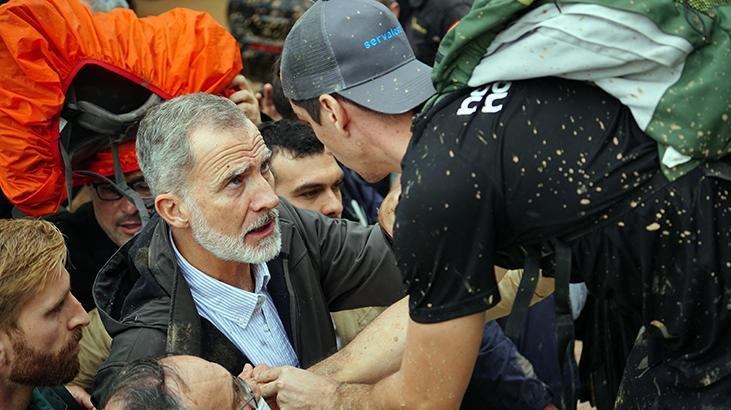 İspanya’da sel bölgesine giden Kral Felipe’ye protesto!