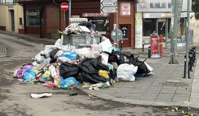 İstanbul’da Kartal, Ataşehir, Maltepe, Beykoz ve Kadıköy’de eylem yapan temizlik işçileri nedeniyle hizmetlerde aksamalar yaşanıyor