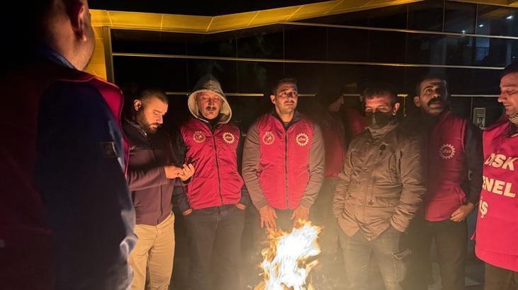 İzmir’in Bayraklı Belediyesi’nde grev! Bahçede toplanan işçiler slogan attı