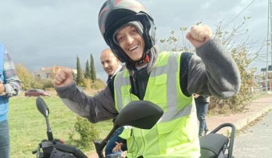 Mesut Özil motosiklet ehliyeti sınavına girdi