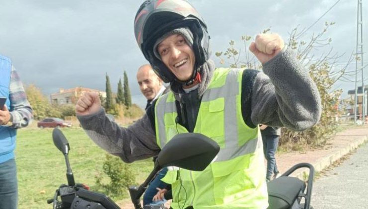 Mesut Özil motosiklet ehliyeti sınavına girdi