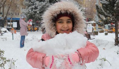 Nevşehir’de kar nedeniyle eğitime 1 gün ara verildi