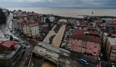 Rize’de denizin rengi değişti