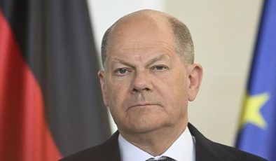 Scholz, koalisyon hükümetini bir arada tutmak için mücadele veriyor