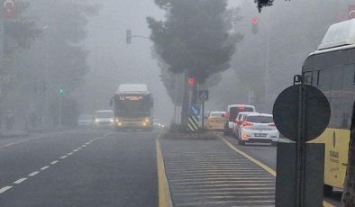 Şehri sis bastı; uçak seferleri gecikmeli yapıldı