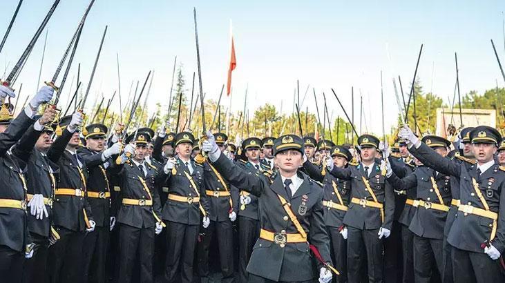 Son Dakika Haberleri: MSB’den teğmenlerin kılıçlı yemini hakkında açıklama!