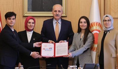 TBMM Başkanı Kurtulmuş, Bakan Göktaş ve çocukları kabul etti