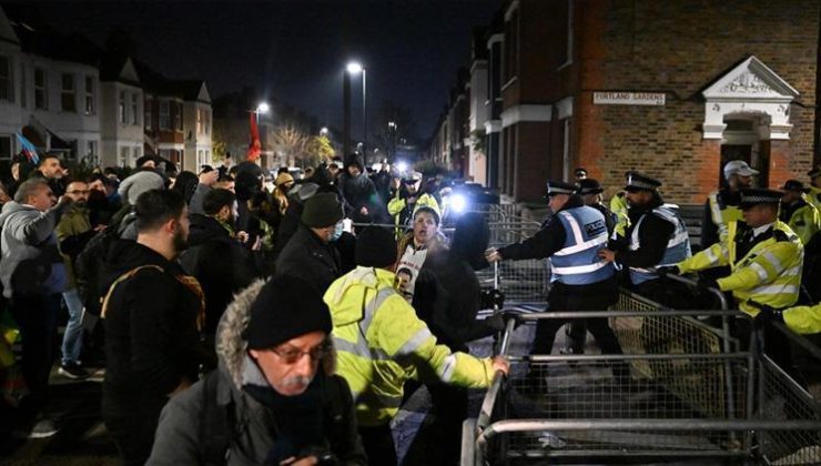 Terör örgütü PKK yandaşları ile Londra polisi arasında çatışma