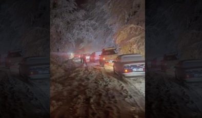 Uludağ’da kar kalınlığı 20 santimetreye ulaştı! Araçlar saatlerce mahsur kaldı