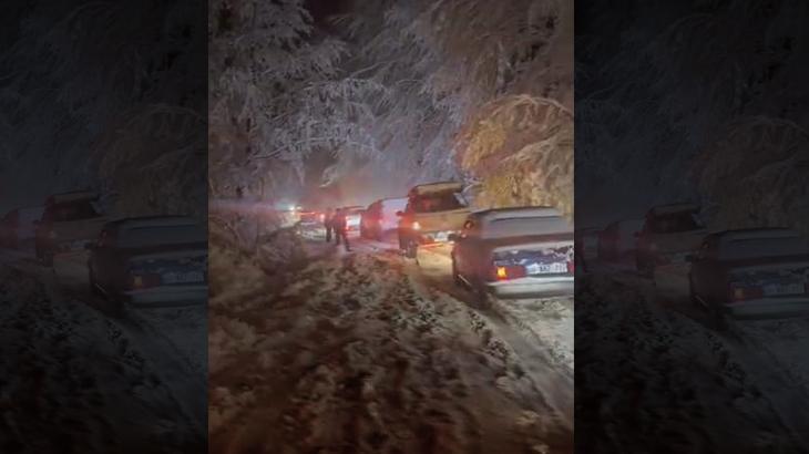 Uludağ’da kar kalınlığı 20 santimetreye ulaştı! Araçlar saatlerce mahsur kaldı