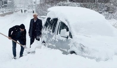 Uzun yıllardır böylesi görülmedi! 80 santimetreye ulaşan kar hayatı olumsuz etkiledi