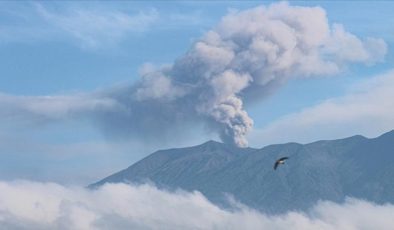 Yanardağdaki hareketlilik sonrası Endonezya’daki havalimanı kapatıldı