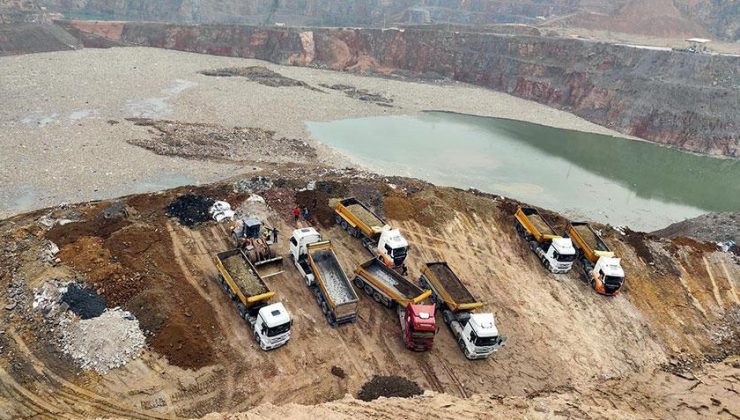 Yer: Kocaeli! Hafriyat döküm sahasında toprak kaydı: 6 kamyon sürüklendi