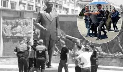 Atatürk Anıtı'na baltayla saldıran dayı ile yeğene hapis cezası