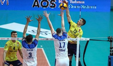 Lider Halkbank, Fenerbahçe'ye set vermedi