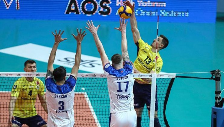 Lider Halkbank, Fenerbahçe'ye set vermedi