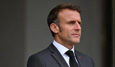 Macron, 3 aylık hükümetin düşmeyeceğini düşünüyor: İstifa çağrıları anlamsız