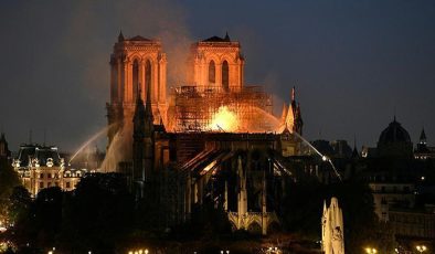 Trump ilk yurt dışı gezisini Notre Dame’ın açılışı için Fransa’ya yapacak