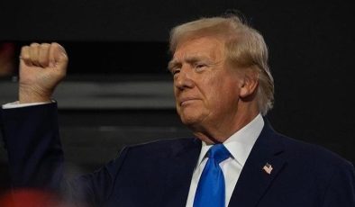 Trump, seçilmesinden sonraki ilk yurt dışı gezisi Fransa’ya